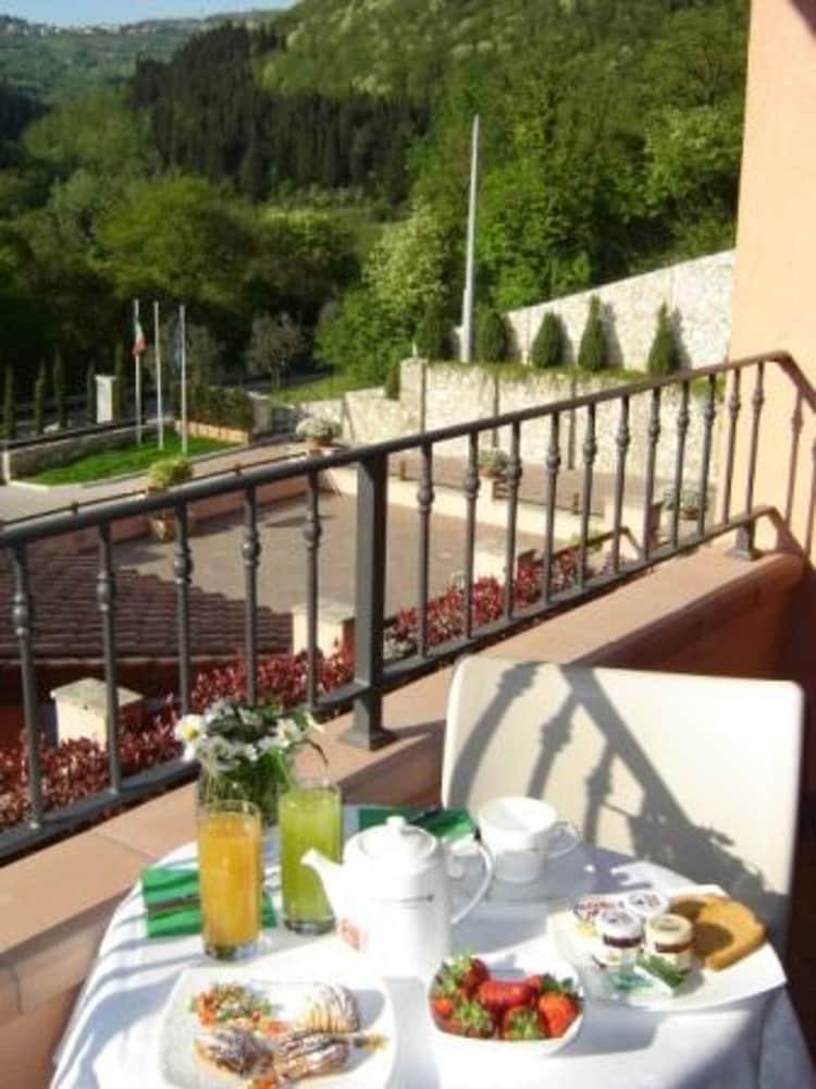 Meridiana Country Hotel Calenzano Esterno foto